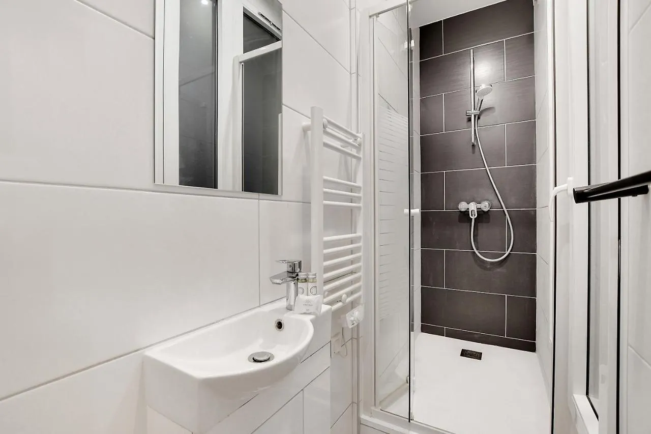 Chic Apartment -3Br-10P- Place De La Republique Paris France
